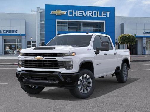 Summit White 2026 Chevrolet Silverado 2500 Custom
