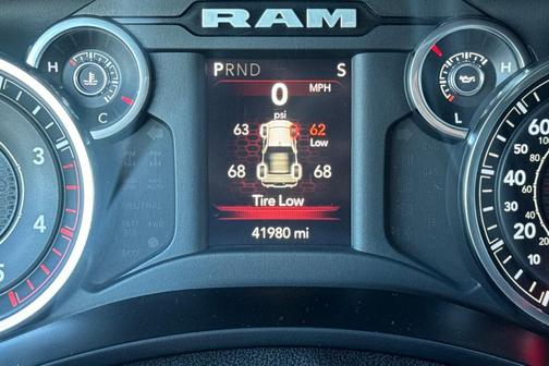 2022 RAM 2500 Tradesman Crew Cab 4x4 6'4' Box