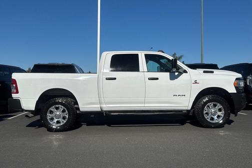 2022 RAM 2500 Tradesman Crew Cab 4x4 6'4' Box