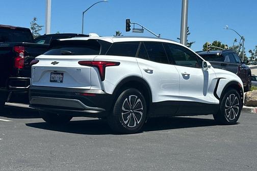 Summit White 2024 Chevrolet Blazer EV eAWD LT