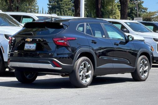 Mosaic Black Metallic 2026 Chevrolet Trax LT