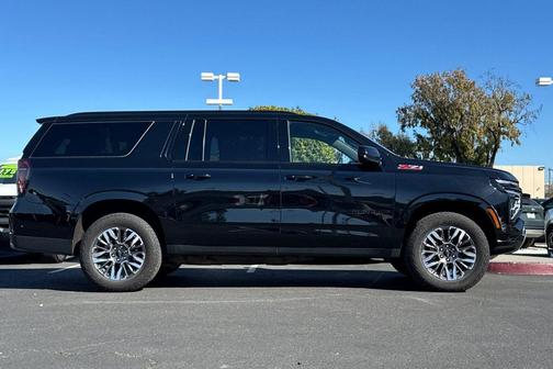 2025 Chevrolet Suburban 4WD Z71