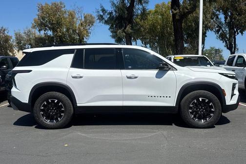 Summit White 2024 Chevrolet Traverse AWD Z71