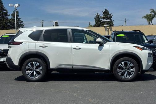 Pearl White Tricoat 2022 Nissan Rogue SV