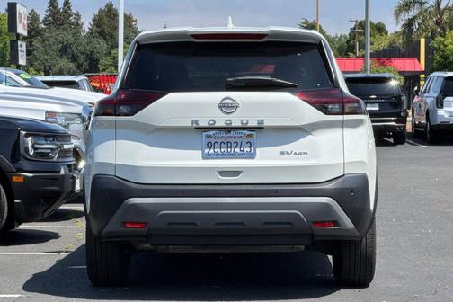 Pearl White Tricoat 2022 Nissan Rogue SV