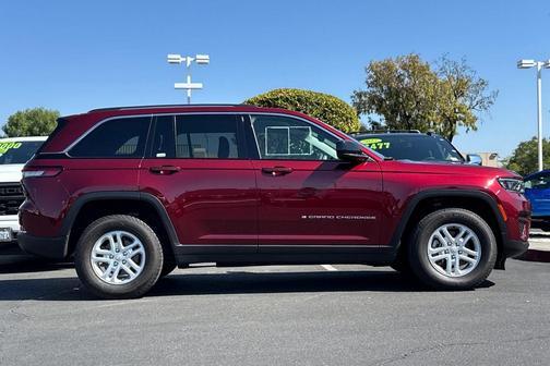 2023 Jeep Grand Cherokee Laredo