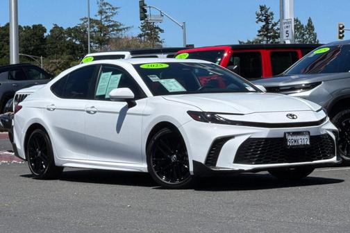 Ice Cap 2025 Toyota Camry SE