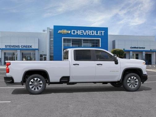 Summit White 2026 Chevrolet Silverado 2500 Custom