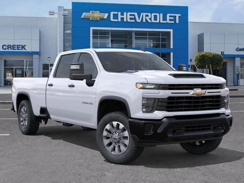 Summit White 2026 Chevrolet Silverado 2500 Custom