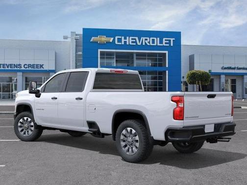 Summit White 2026 Chevrolet Silverado 2500 Custom