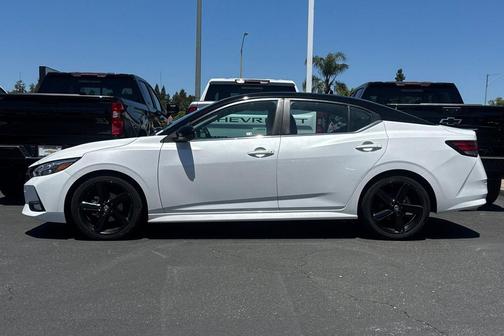 Aspen White Tricoat/Super Black 2023 Nissan Sentra SR