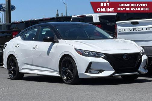 Aspen White Tricoat/Super Black 2023 Nissan Sentra SR