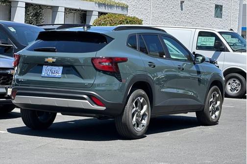 2025 Chevrolet Trax LT