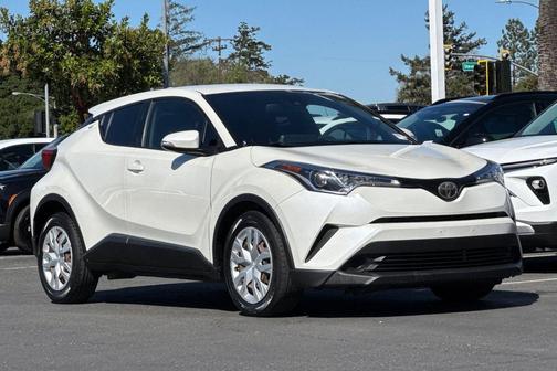 Blizzard Pearl 2019 Toyota C-HR XLE