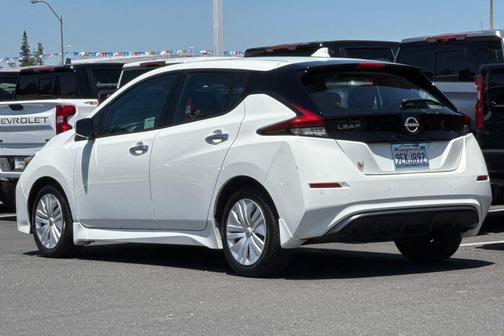 Glacier White 2023 Nissan Leaf S 40 kWh