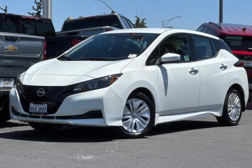 Glacier White 2023 Nissan Leaf S 40 kWh