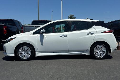 Glacier White 2023 Nissan Leaf S 40 kWh