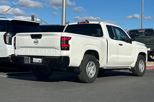 2022 Nissan Frontier S