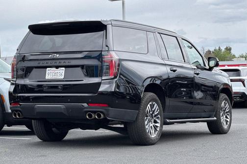 2025 Chevrolet Suburban 4WD Z71