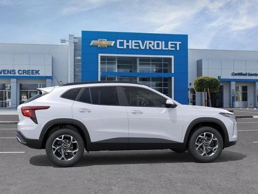 Summit White 2026 Chevrolet Trax LT
