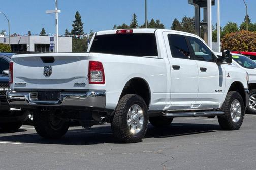 Bright White Clearcoat 2024 RAM 2500 Big Horn Crew Cab 4x4 6'4' Box