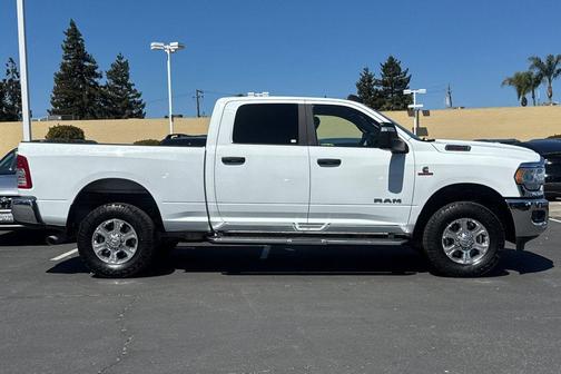 Bright White Clearcoat 2024 RAM 2500 Big Horn Crew Cab 4x4 6'4' Box