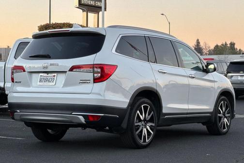 2022 Honda Pilot Touring 8-Passenger