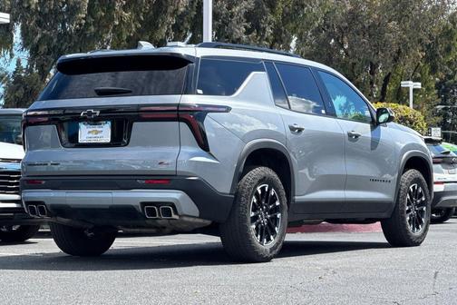 Sterling Gray Metallic 2025 Chevrolet Traverse AWD Z71