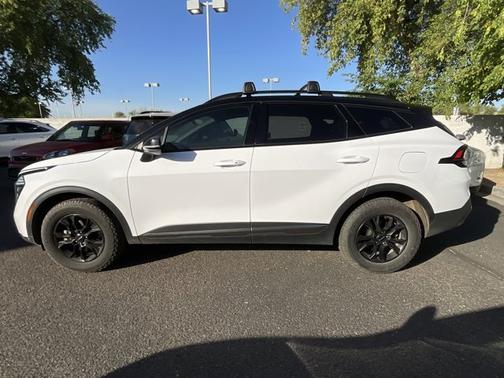 Glacier White Pearl/Ebony Black Roof 2024 Kia Sportage X-Pro