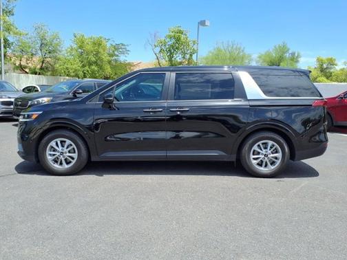 2024 Kia Carnival LX