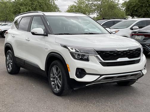 Snow White Pearl 2023 Kia Seltos S* 1 OWNER/ CLEAN CARFAX