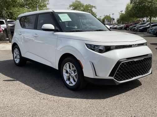 Snow White Pearl 2023 Kia Soul LX* 1 OWNER/ CLEAN CARFAX