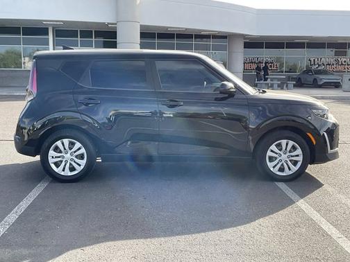 Fusion Black 2023 Kia Soul LX*CLEAN CARFAX/ LOW MILES