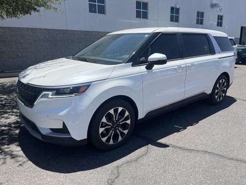 2024 Kia Carnival EX