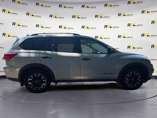 2020 Nissan Pathfinder SL