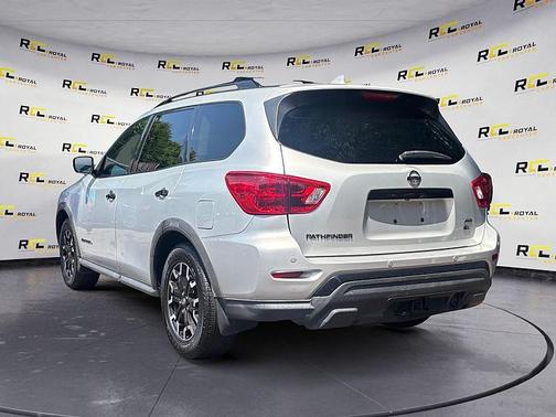 2020 Nissan Pathfinder SL