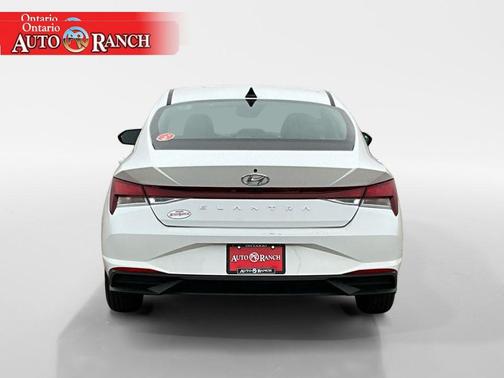 2023 Hyundai ELANTRA SE