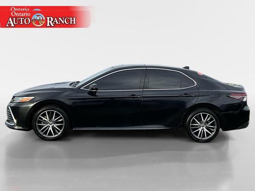 2022 Toyota Camry Hybrid XLE