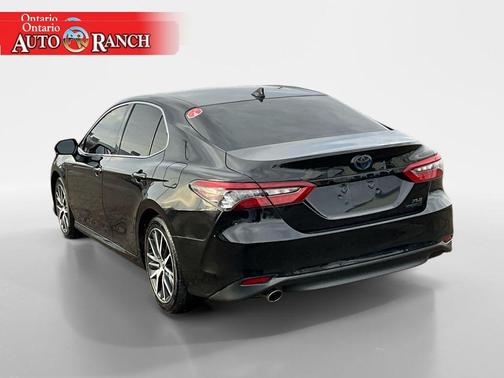 2022 Toyota Camry Hybrid XLE