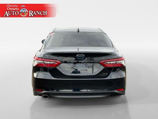2022 Toyota Camry Hybrid XLE