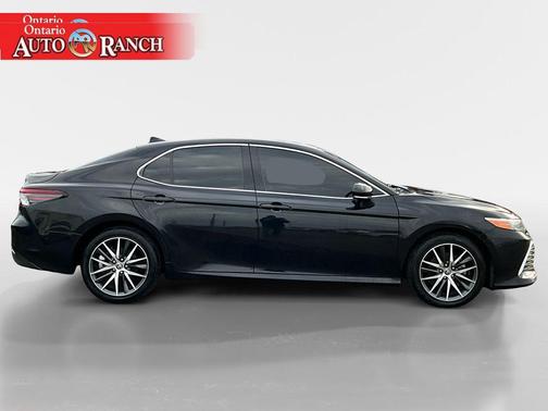 2022 Toyota Camry Hybrid XLE