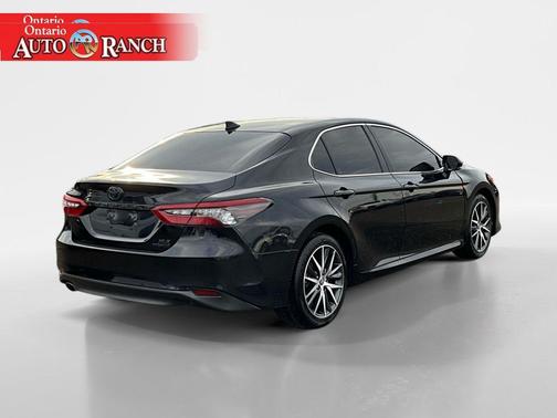 2022 Toyota Camry Hybrid XLE