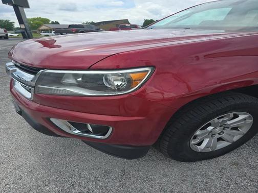 MAROON 2018 Chevrolet Colorado LT
