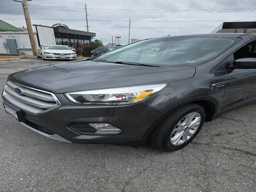 Ingot Silver Metallic 2019 Ford Escape SE