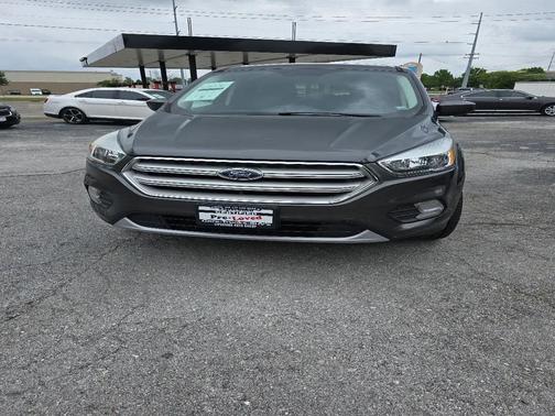 Ingot Silver Metallic 2019 Ford Escape SE