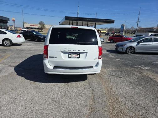 White Knuckle Clearcoat 2017 Dodge Grand Caravan GT