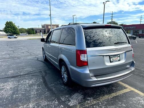 2014 Chrysler Town & Country Touring-L
