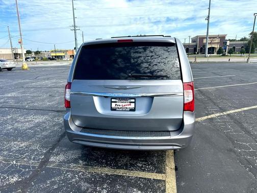 2014 Chrysler Town & Country Touring-L