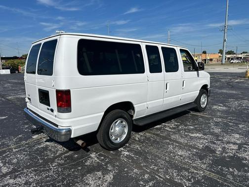 2013 Ford E350 Super Duty XLT