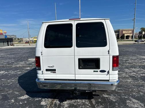 2013 Ford E350 Super Duty XLT